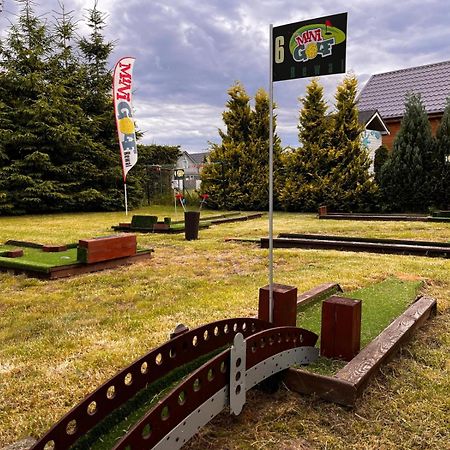 Domki Kapitanskie Z Prywatnym Polem Do Gry W Mini Golf Ревал Екстериор снимка
