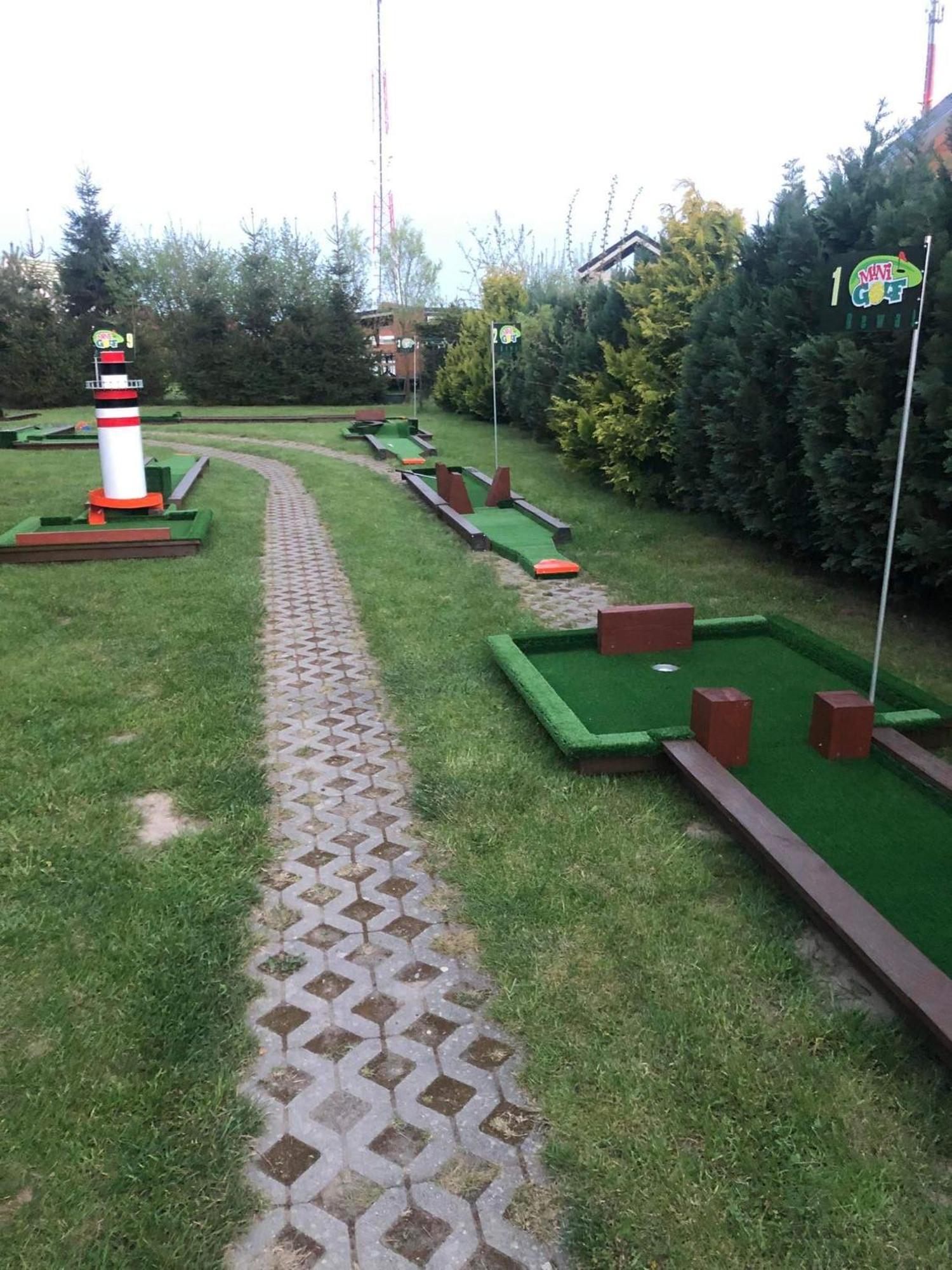 Domki Kapitanskie Z Prywatnym Polem Do Gry W Mini Golf Ревал Екстериор снимка