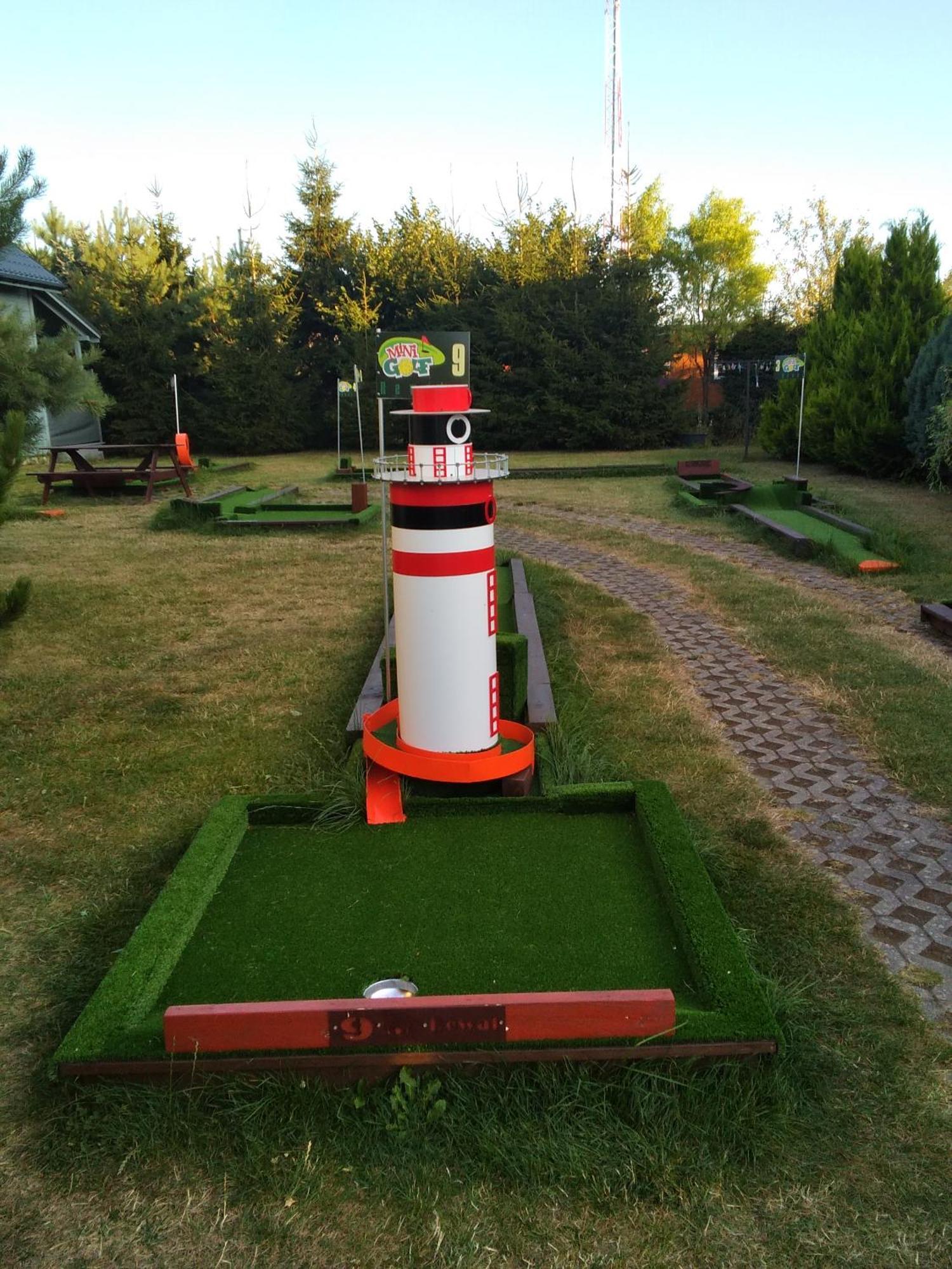 Domki Kapitanskie Z Prywatnym Polem Do Gry W Mini Golf Ревал Екстериор снимка