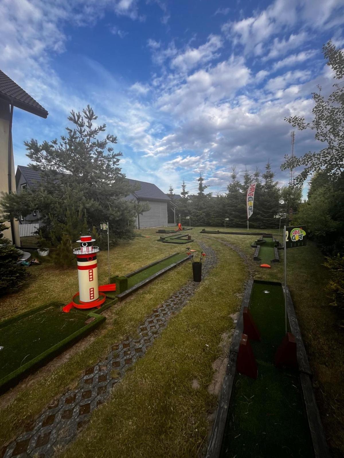 Domki Kapitanskie Z Prywatnym Polem Do Gry W Mini Golf Ревал Екстериор снимка