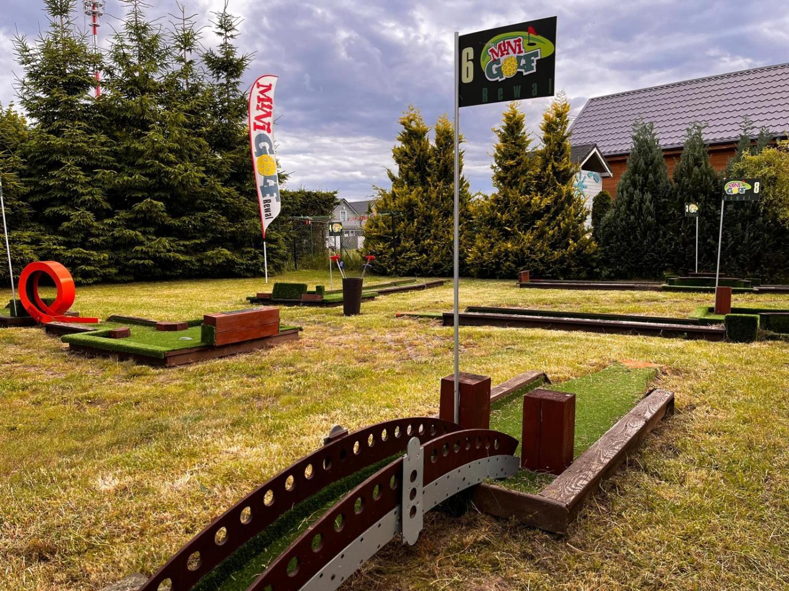 Domki Kapitanskie Z Prywatnym Polem Do Gry W Mini Golf Ревал Екстериор снимка