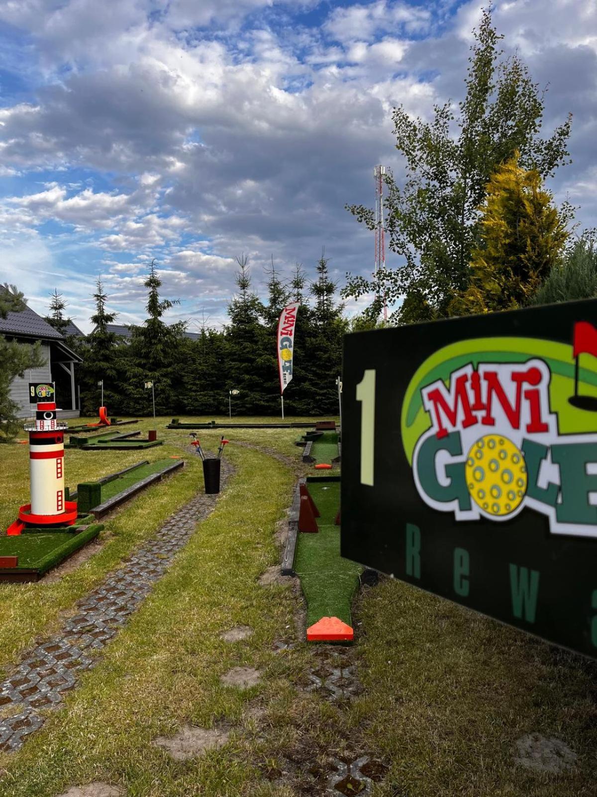 Domki Kapitanskie Z Prywatnym Polem Do Gry W Mini Golf Ревал Екстериор снимка
