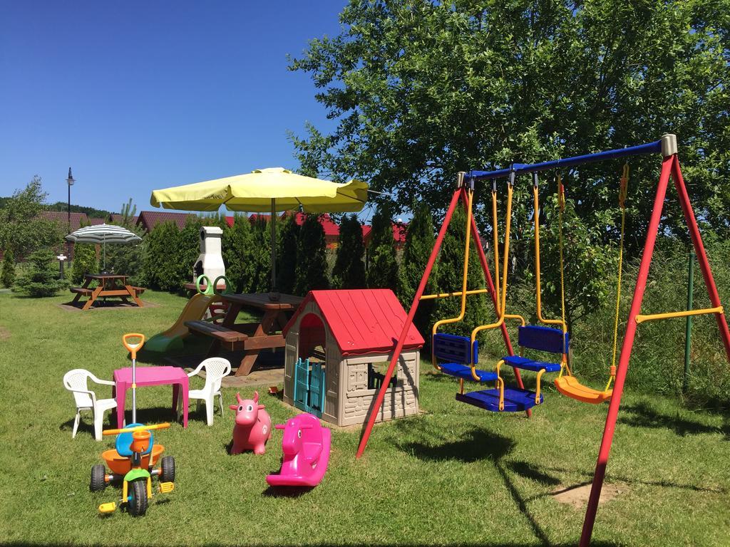 Domki Kapitanskie Z Prywatnym Polem Do Gry W Mini Golf Ревал Екстериор снимка