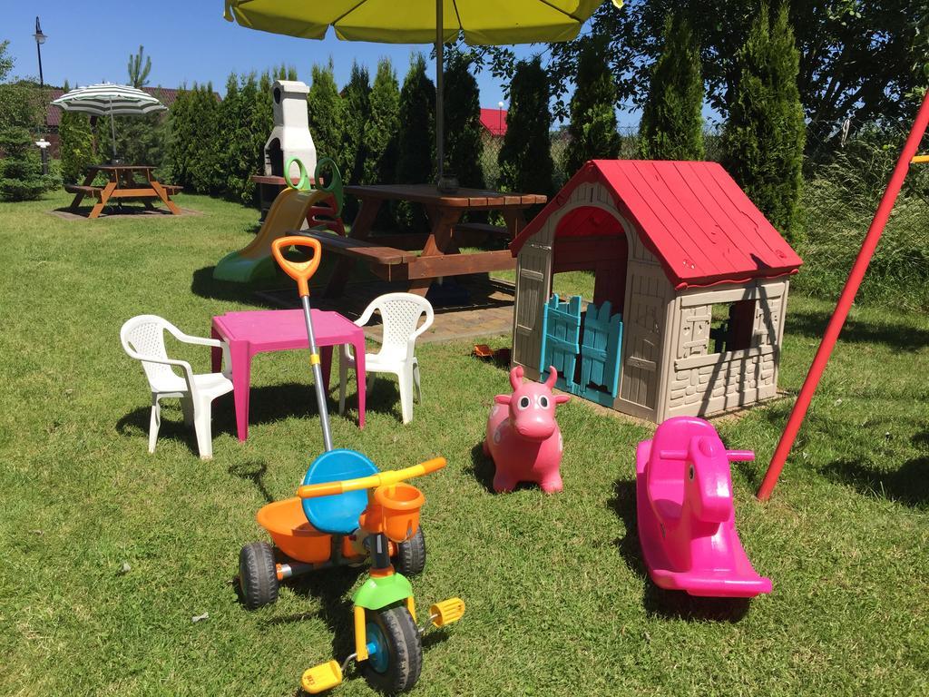 Domki Kapitanskie Z Prywatnym Polem Do Gry W Mini Golf Ревал Екстериор снимка